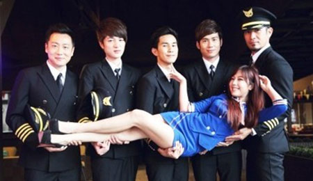 茵佳妮女装联姻《后备空姐》秀青春名媛风_资讯