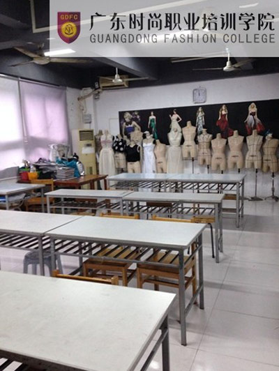 广东时尚职业培训学院开展美丽校园志愿服务