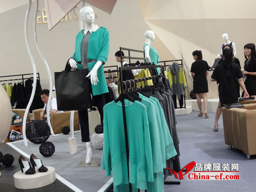 轻熟女装品牌EBUDA'S依步达亮相2014深圳服