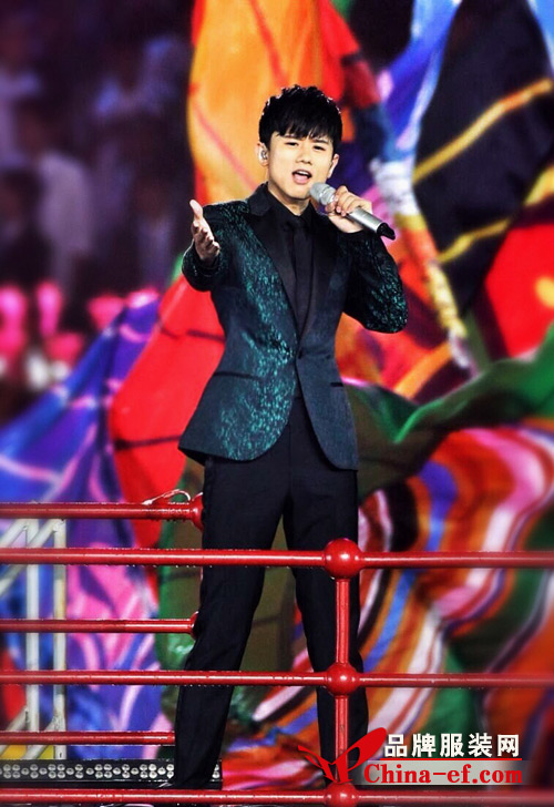  张杰 着穿Lanvin 2014早秋双色提花西装亮相南