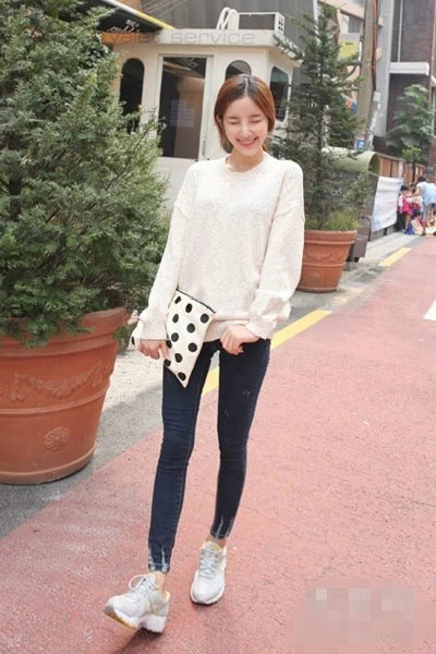 秋装九分裤搭配示范 简约穿搭秀长腿-中国品牌