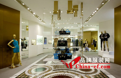 奢侈品牌范思哲Versace在香港迎来亚洲最大旗舰店