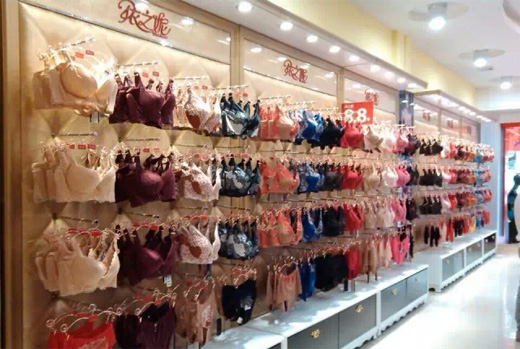 热烈祝贺<em>依之妮</em>内衣云浮新兴县新城镇新店隆重