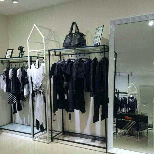 欧E女装品牌专卖店在四川德阳上美广场盛装绽