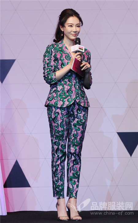 陈数出席时尚盛典 印花套装时髦显个性-中国品