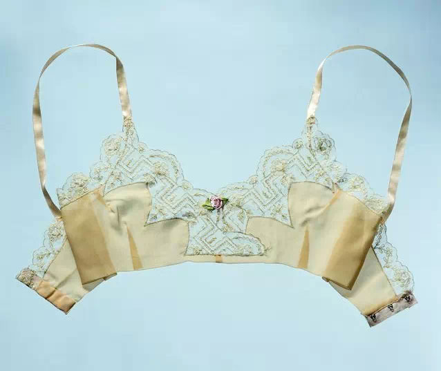 曼妮芬内衣学<em>文胸的</em>五段<em>历史</em>-中国品牌服装网