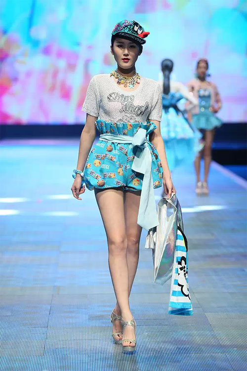 正文 2015-05-13 16:42  2015春夏泳装流行趋势是多样化的,安莉芳集团