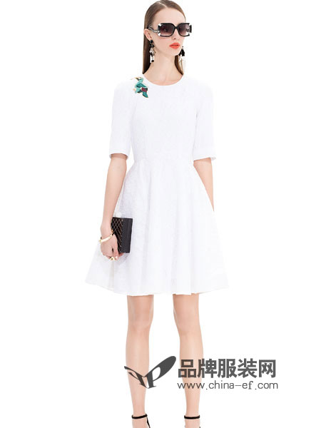 太平鸟时尚女装2015秋季新品 连衣裙百搭单品