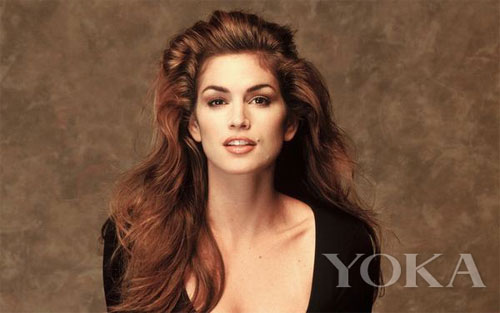 超模Cindy Crawford与女儿拼美变成时尚姐妹花