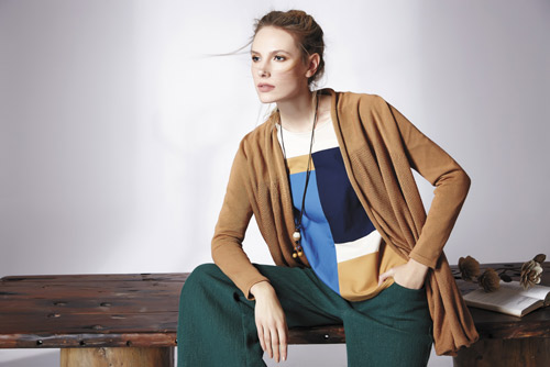 四川成都温江唐小姐成功加盟嘉彩女装品牌(图3)