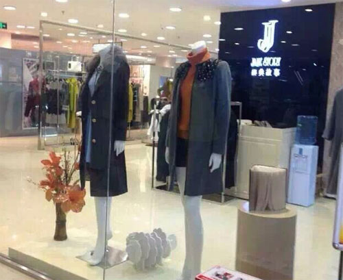 经典故事女装品牌专卖店强势入驻柳州工贸商场-品牌服装网