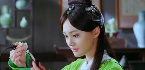 近期郑爽一连多部戏上档 演绎彩宝时尚之美-品