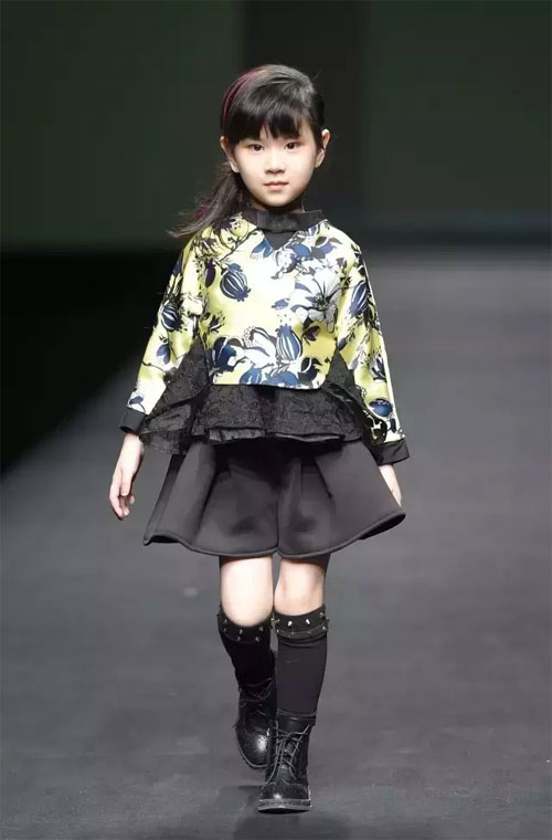 奔驰中国国际时装周:JOJO孙伟亲子装发布会