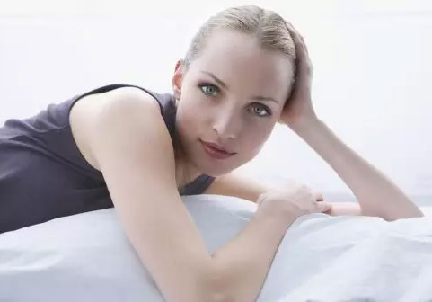 女性睡觉到底要不要穿内衣呢