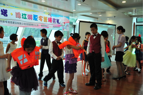 恋采依颁奖礼上天下水夏令营暑期档完美收官