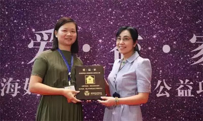 热烈祝贺新怡集团董事长黄爱群荣获南海区热