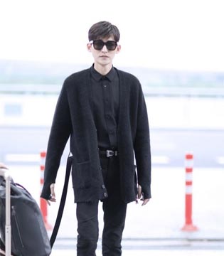         张翰最新街拍 all black