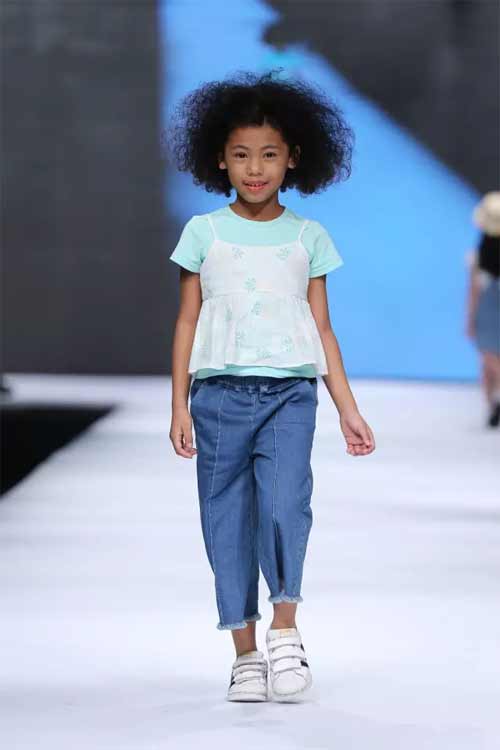 梦多多上海时装周首亮相 诠释儿童整体造型新
