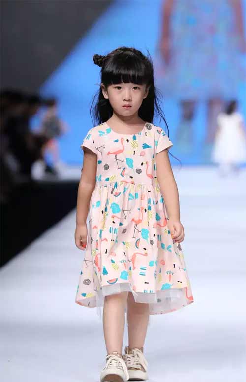 梦多多上海时装周首亮相 诠释儿童整体造型新