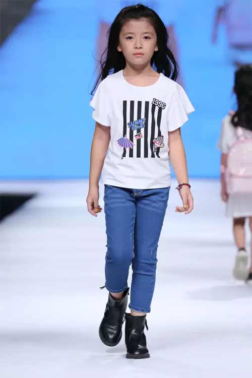梦多多上海时装周首亮相 诠释儿童整体造型新