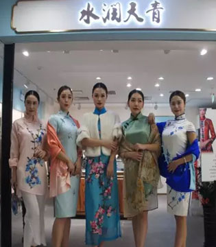 水润天青旗袍,大秀