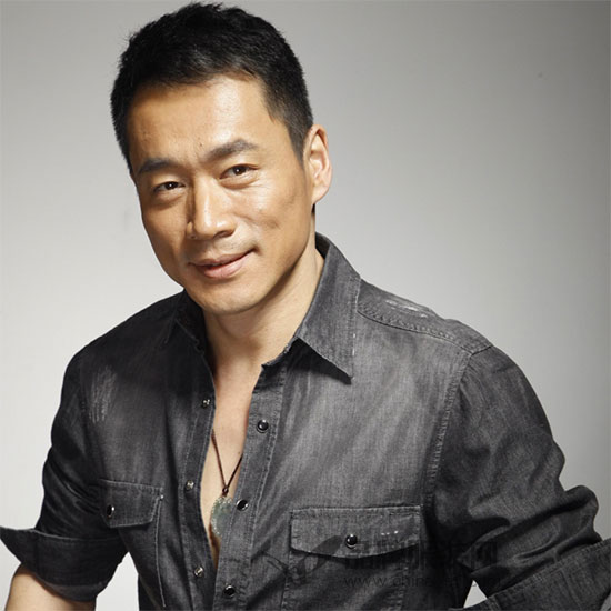 丁海峰时尚写真大片曝光 展露柔情演绎硬朗-时尚频道-品牌服装网