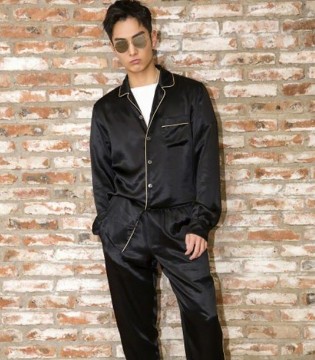 新版的陆依萍赵丽颖现身宁波机场赴北京 尽显