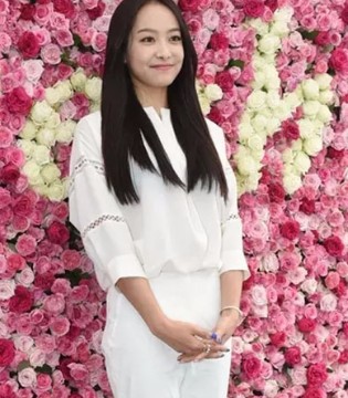 金蝶妮,明星,白色夏装,搭配,全智贤,宋茜