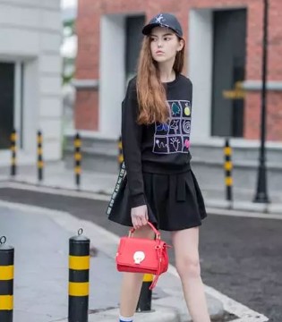 印花T,小白鞋,帽T,U十fashion