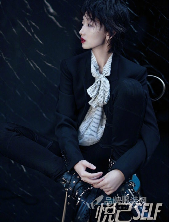 周冬雨登《悦己SELF》九月刊封面 最新时尚写