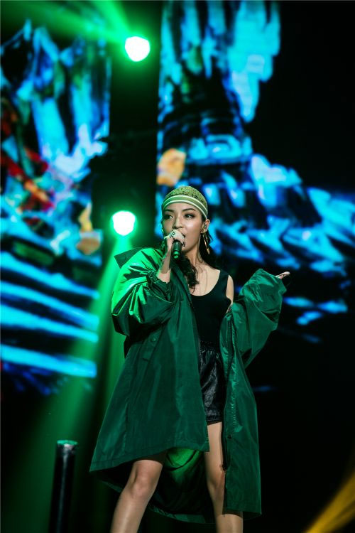 2017尖叫之夜北京站 VAVA最新rap《我的新衣》-品牌服装网