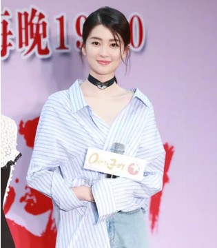 显瘦穿搭,小丝巾搭配,COCOSHOP时尚女装,v领基础款,休闲穿搭