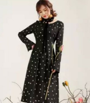 莎斯莱思,时尚女装,黑色印花连衣裙,时尚女装
