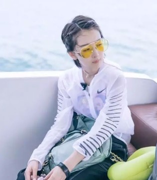 周冬雨衣品,周冬雨同款,明星同款衣服,显高瘦搭配