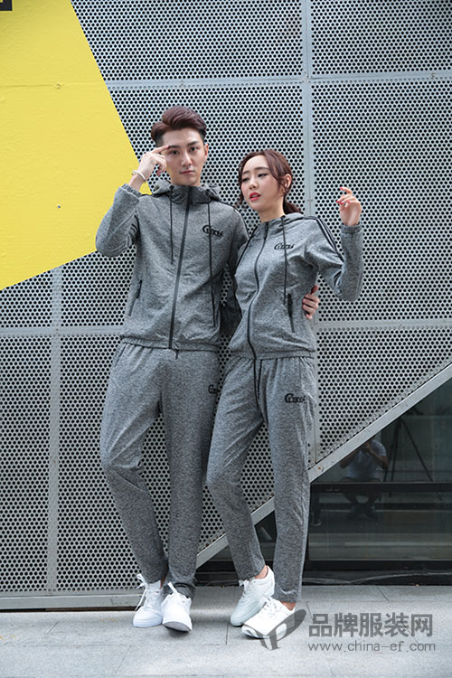 秀恩爱的最高境界 那就是穿上甜蜜风时尚情侣