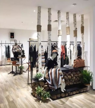 弗蔻三店开业,韶关益华店,顾客进店购物