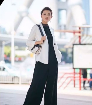 黑色套装,玖姿女装,装饰配件,白色绣花衬衫