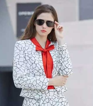 金蝶茜妮,品牌服装