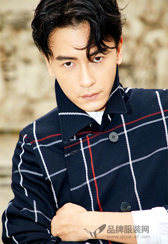 郑元畅曝时尚街拍大片 玩转格纹元素引领秋冬潮流-时尚频道-品牌服装网