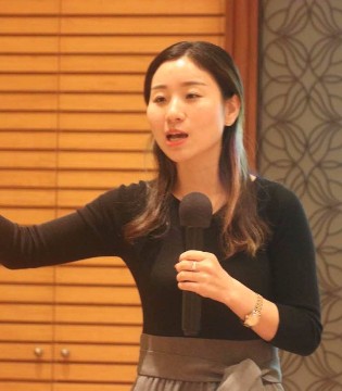 格蕾斯,梁凤云