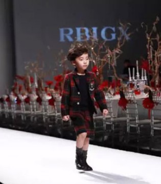 格子西服,英伦风连衣裙,日常搭配,红黑长款格子大衣,RBIGX