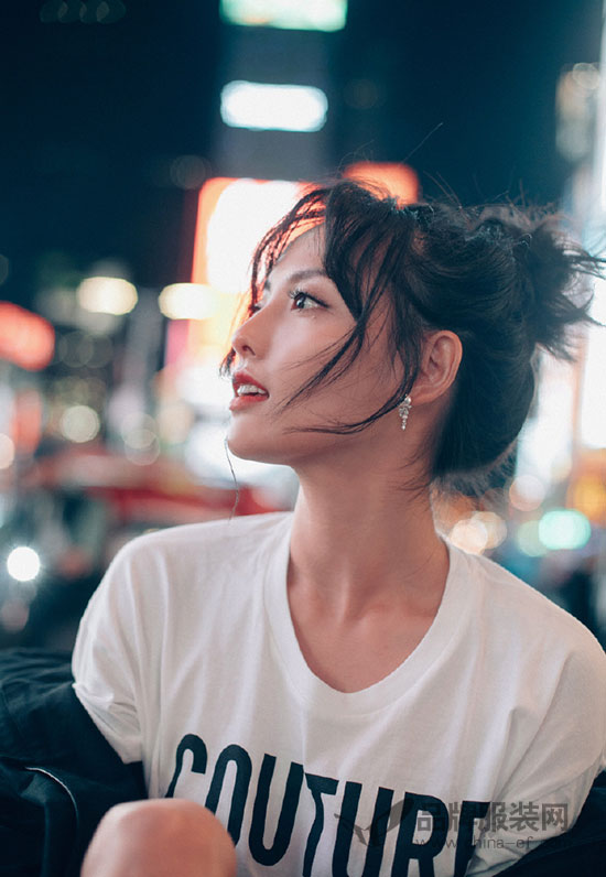 辣妈张嘉倪微博分享纽约街拍美照 时尚个性潮