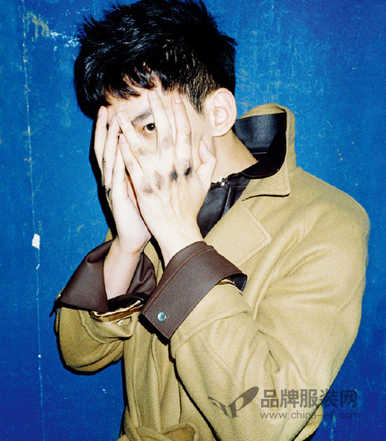 唐晓天主题写真大片曝光 张力十足时尚感满满