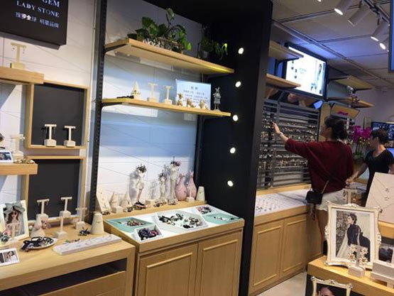 韩国饰品集合店HERSTORY入驻深圳市民中心书城_品牌服装网