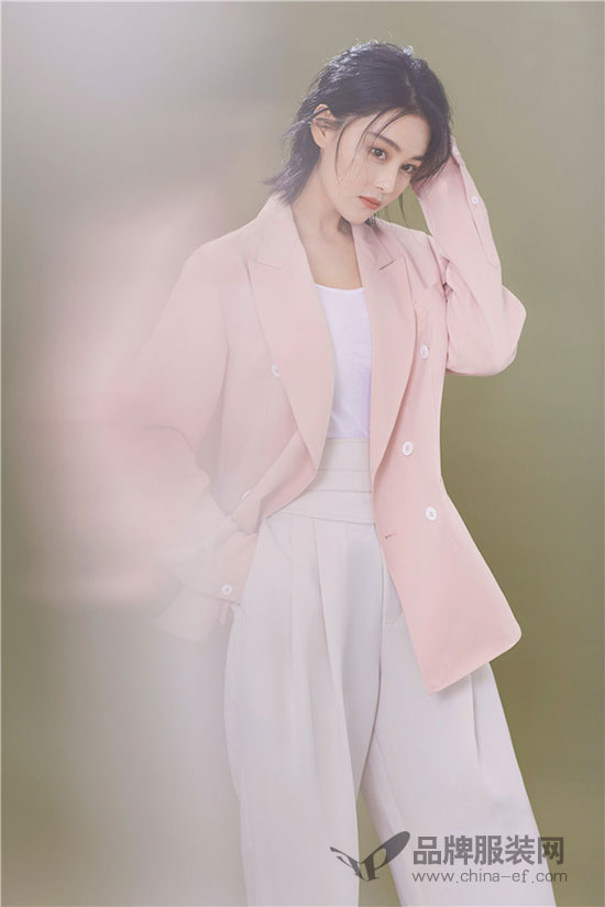 短发的张馨予潇洒利落英姿勃勃 最新时尚写真帅气逼人-品牌服装网