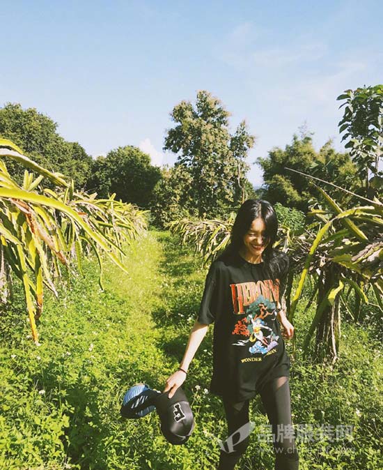 wuli大自然博主刘雯又上线啦 微博晒时尚街拍美照-时尚频道-品牌服装网