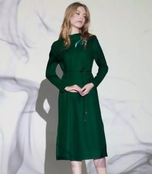 缘尚儿,缘尚儿女装,复古,祖母绿系列,羊毛连衣裙