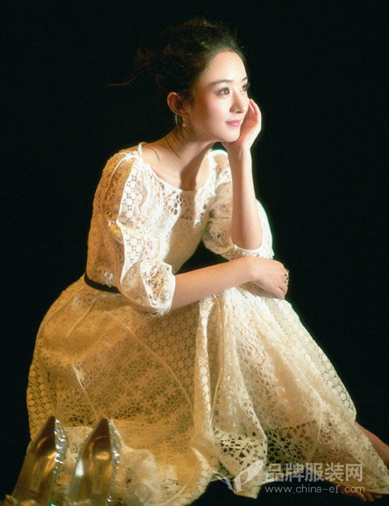 吴亦凡赵丽颖亮相江苏卫视跨年晚会 首秀新歌