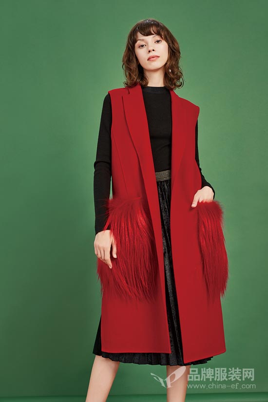 红凯贝尔 温婉柔美的气质 格调别致的时尚呢大衣