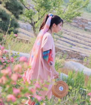 三时一默,品牌女装,亮色系